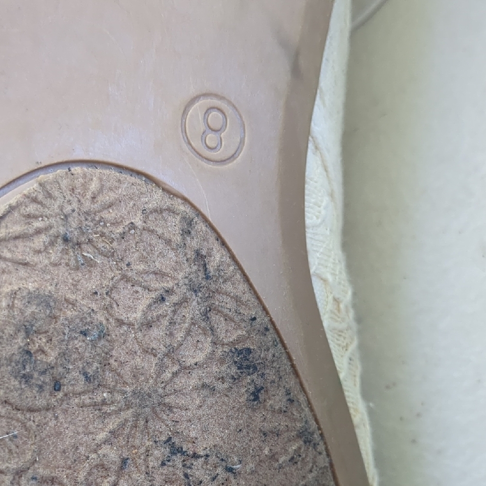 Torrid Cream Lace Flats Elegant Design - Picture 5 of 5